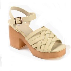 Journee Collection Tru Comfort Foam Addisyn Ivory Leather Women’s Size 10